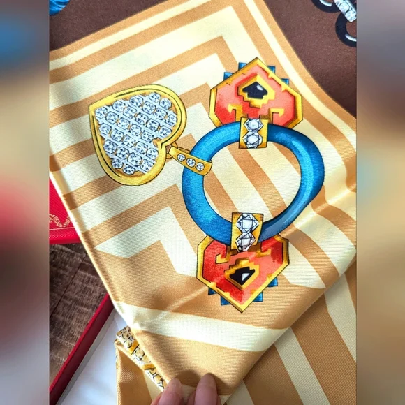 Must de Cartier Le Foulard Scarf - Picture 7 of 16